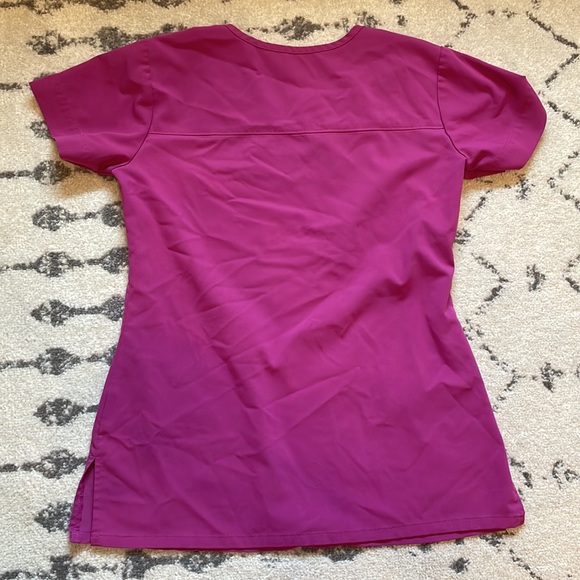Greys anatomy maroon scrub top - Picture 2 of 2
